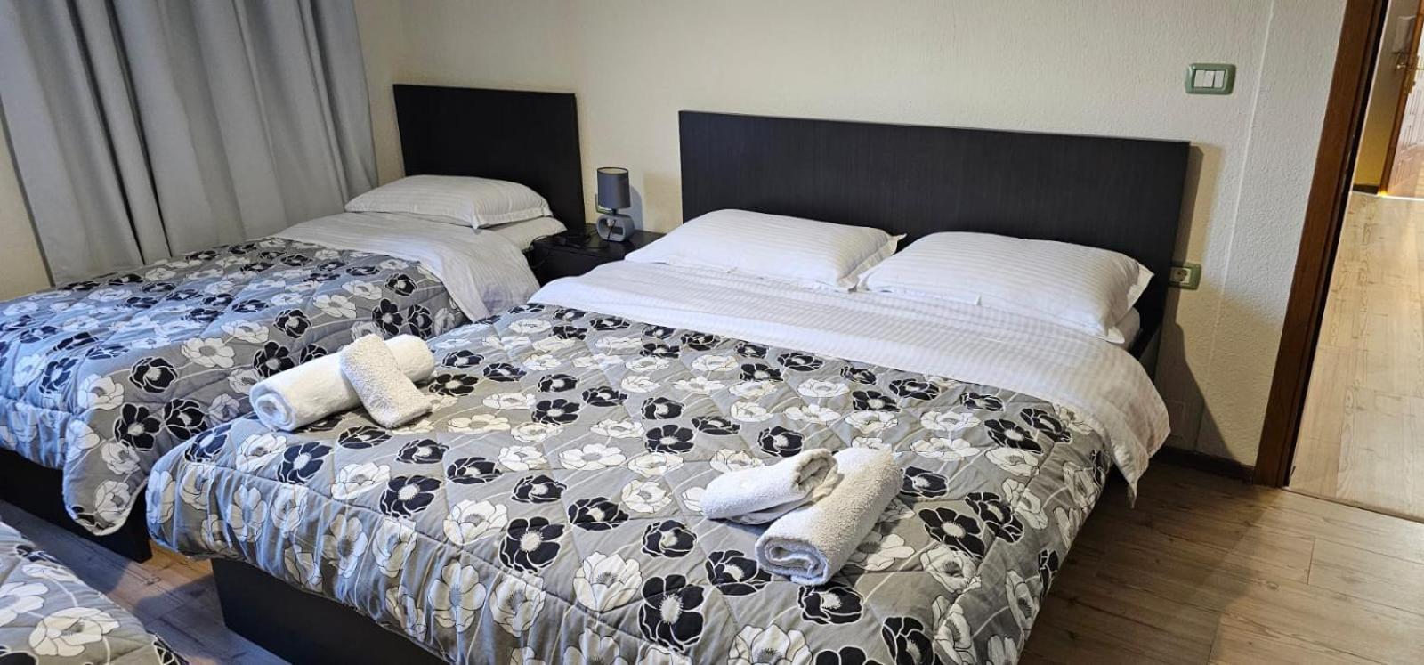 Hotel Sofra จีโรคาสเตอร์ ภายนอก รูปภาพ