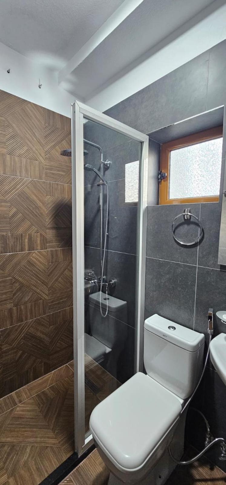 Hotel Sofra จีโรคาสเตอร์ ภายนอก รูปภาพ