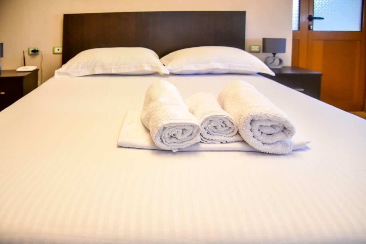 Hotel Sofra จีโรคาสเตอร์ ภายนอก รูปภาพ