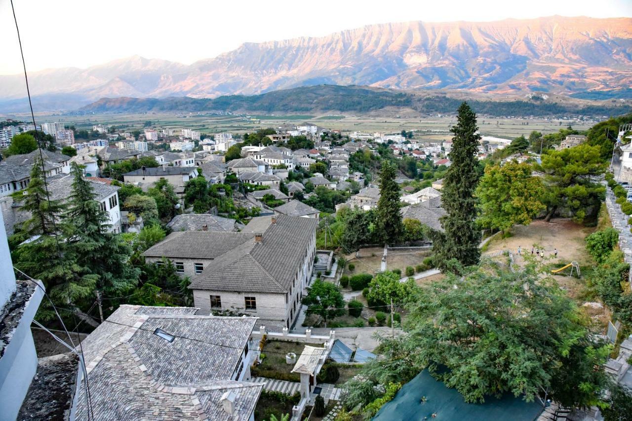 Hotel Sofra จีโรคาสเตอร์ ภายนอก รูปภาพ